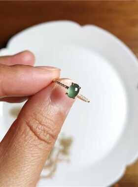 玉髓高冰种蓝水蛋面伴锆石镶嵌戒指女款简约气质时尚小众设计通勤