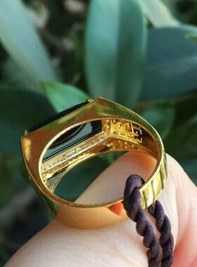 镀18K金镶嵌天然玉髓墨绿马鞍男女款戒指精致气质霸气可调节指环