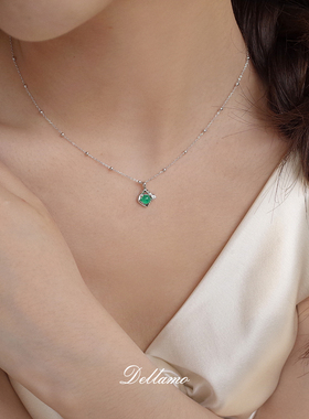 原创款半岛月光祖母绿色玉髓项链