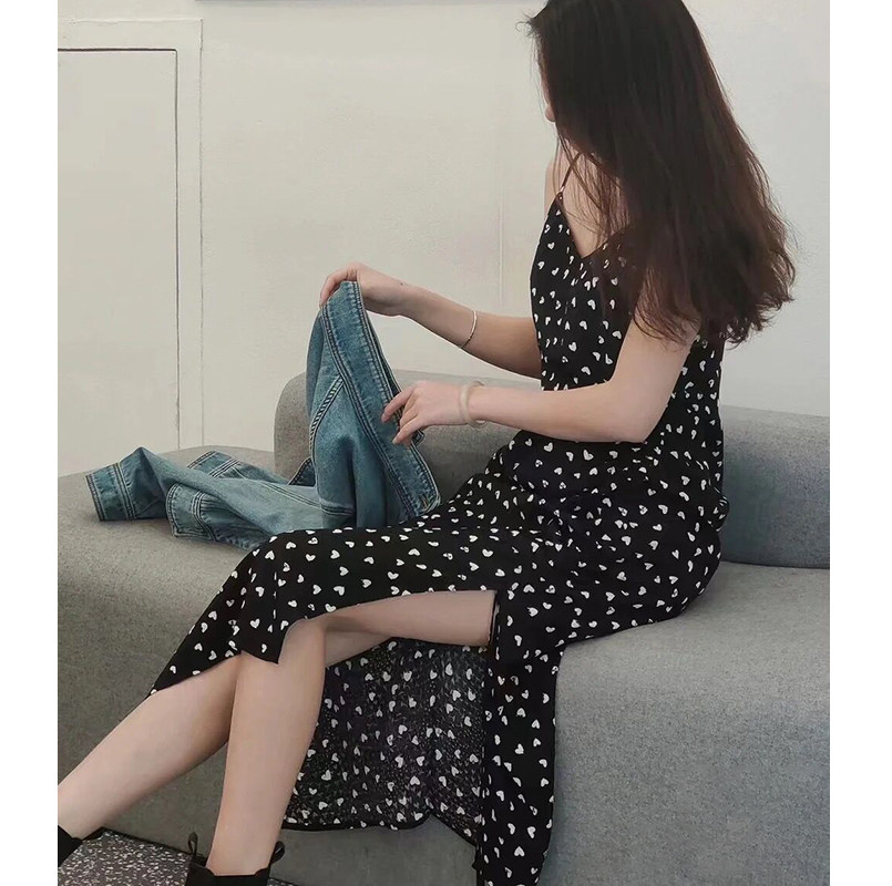 艾诺丝2024春法式气质修身显瘦不规则开叉爱心吊带连衣裙40229054