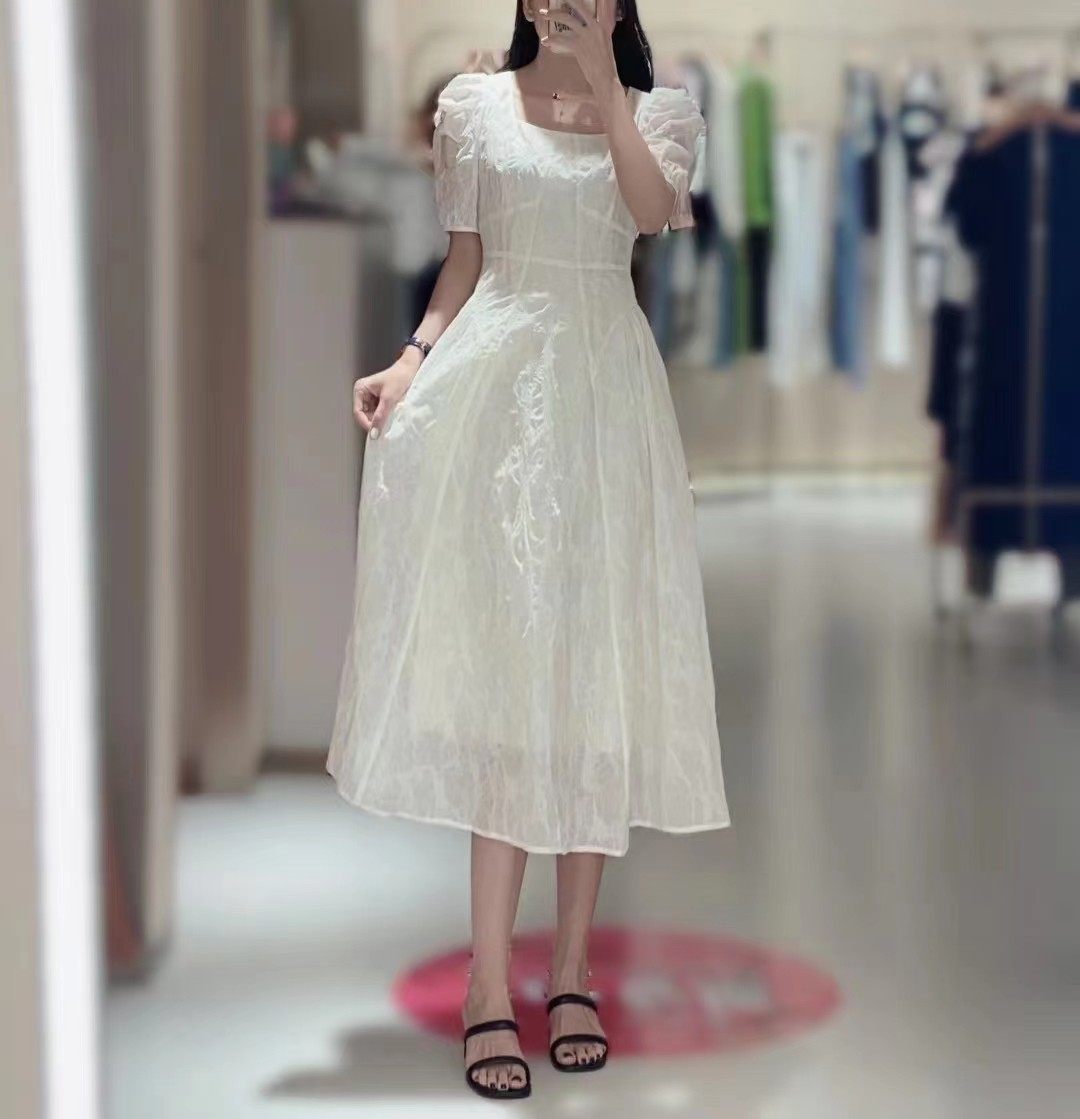 艾诺丝2023夏新品黑色方领收腰显瘦短袖暗纹褶皱连衣裙女30529018