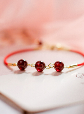 轻奢小众精致虎年石榴石红绳手链