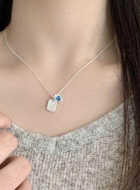 项链女款2025新款精致方牌吊坠字母女高级小众设计轻奢蓝色爱心锁