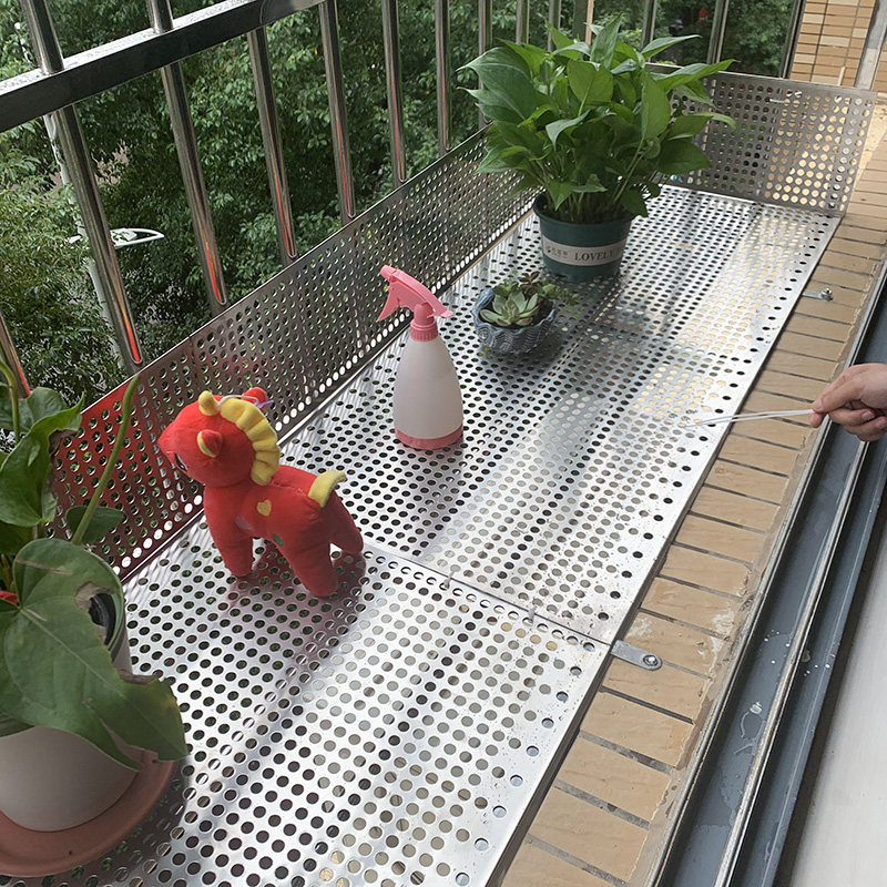 阳台防盗窗垫板不锈钢冲孔板防盗网防护栏防坠落家用阳台花架垫网