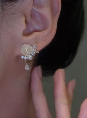 New Fashion Trend Unique Design Elegant Exquisite Zircon