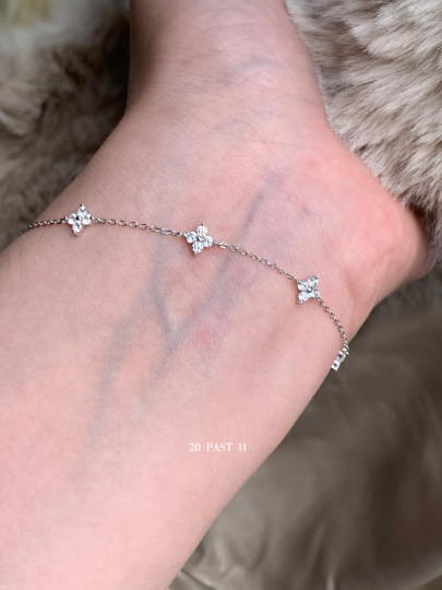 20past11 Sterling Silver Light Luxusstil Vierblatt Zirkonzertausend Gold Vielseitiges Temperament ohne Verblassen von S925 Silberarmband