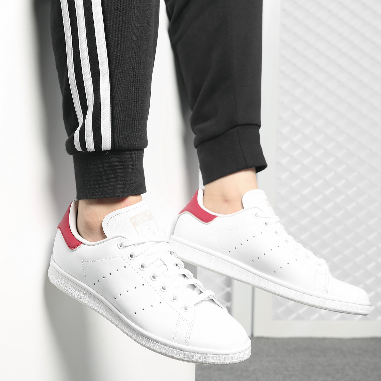 Adidas/阿迪达斯正品 情侣三叶草史密斯休闲运动低帮板鞋 B37911 - 图1