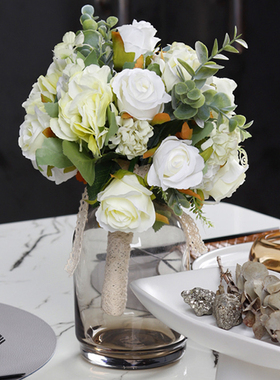 现代简约餐具样板间几何