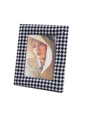 现代简约样板间卧室床头柜首饰收纳盒相框书籍装饰品搭配组合摆件