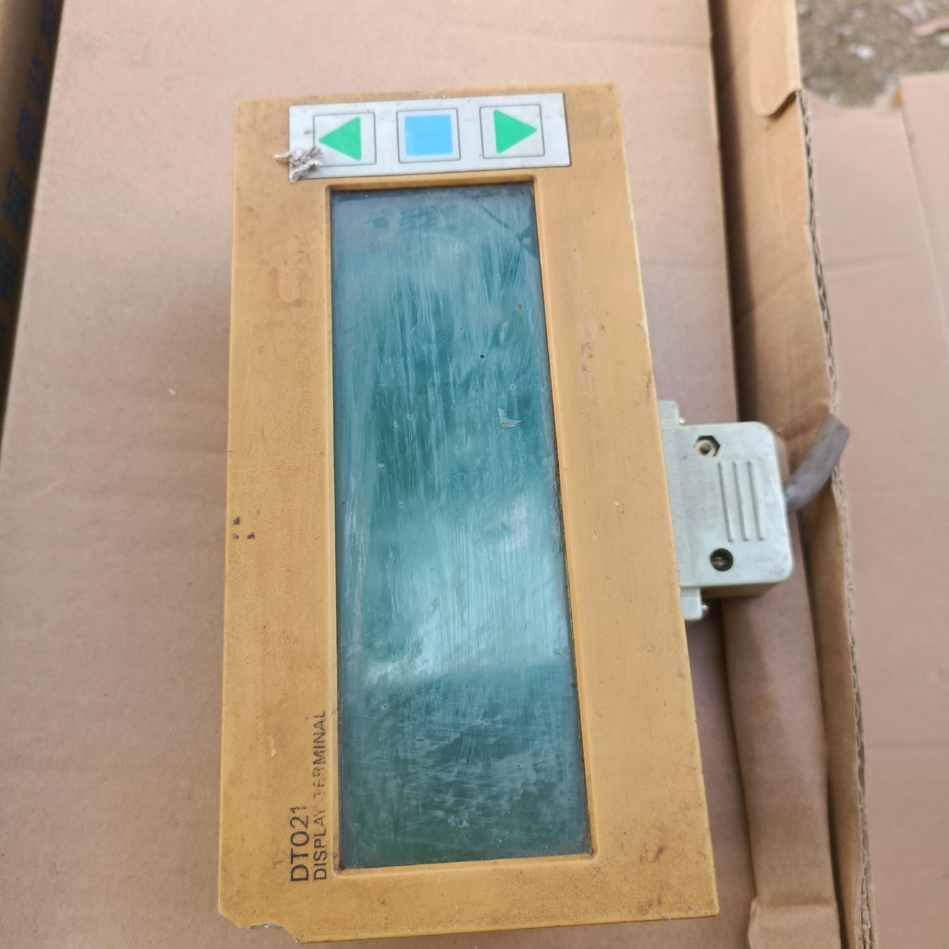 二手拆机文本显示屏 OMRONC500-DT021-V1通电如图洁川议价 - 图1