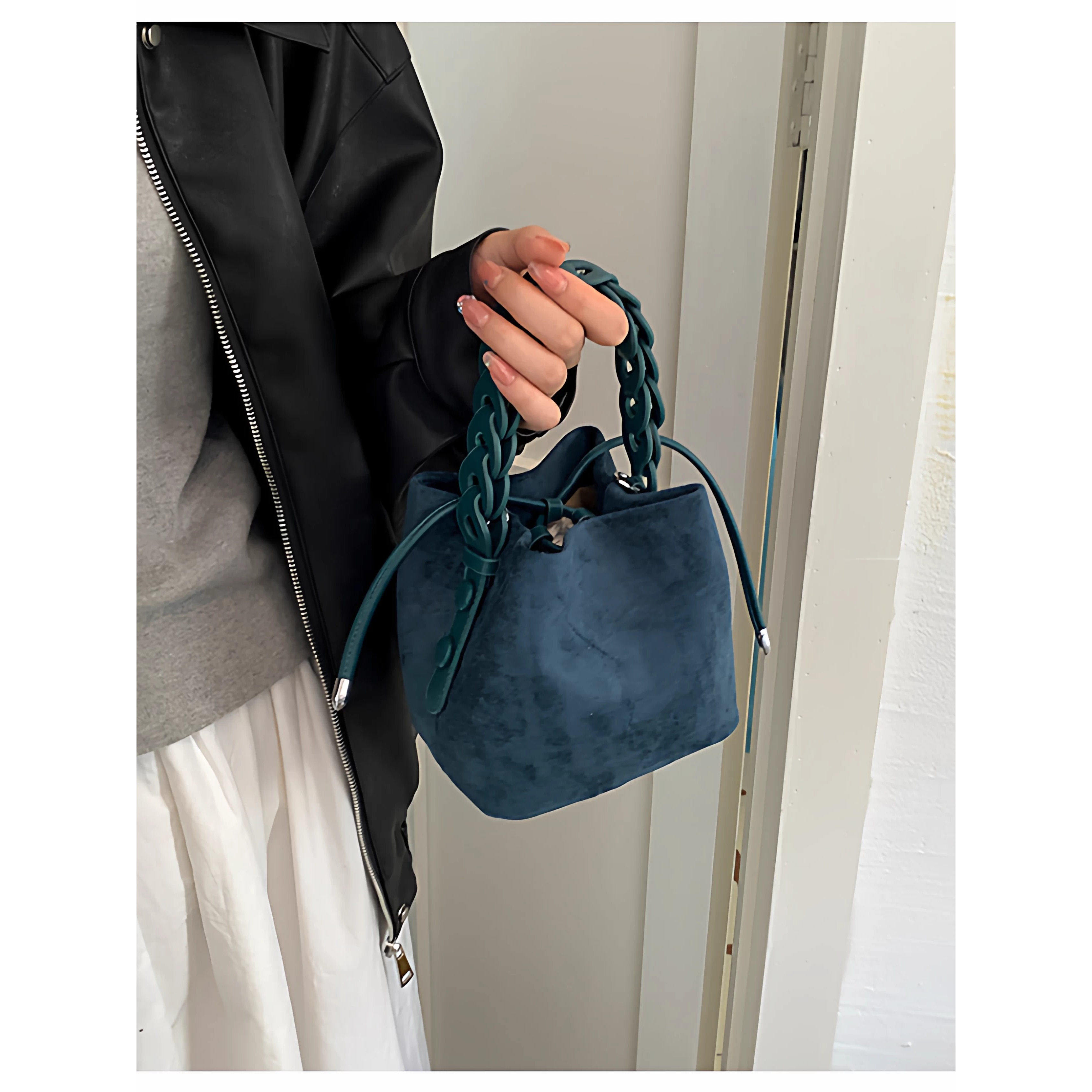 泡芙小姐小众复古麂皮绒精致水桶包女日常百搭斜挎单肩手提包冬季,淘宝优惠券,粉丝福利购,淘宝优惠卷