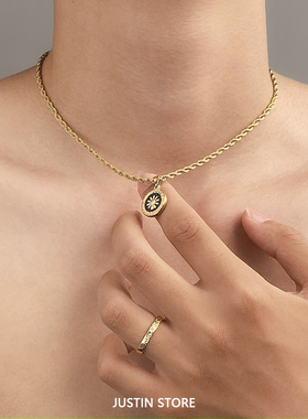 金色圆形古钱币镶嵌项链