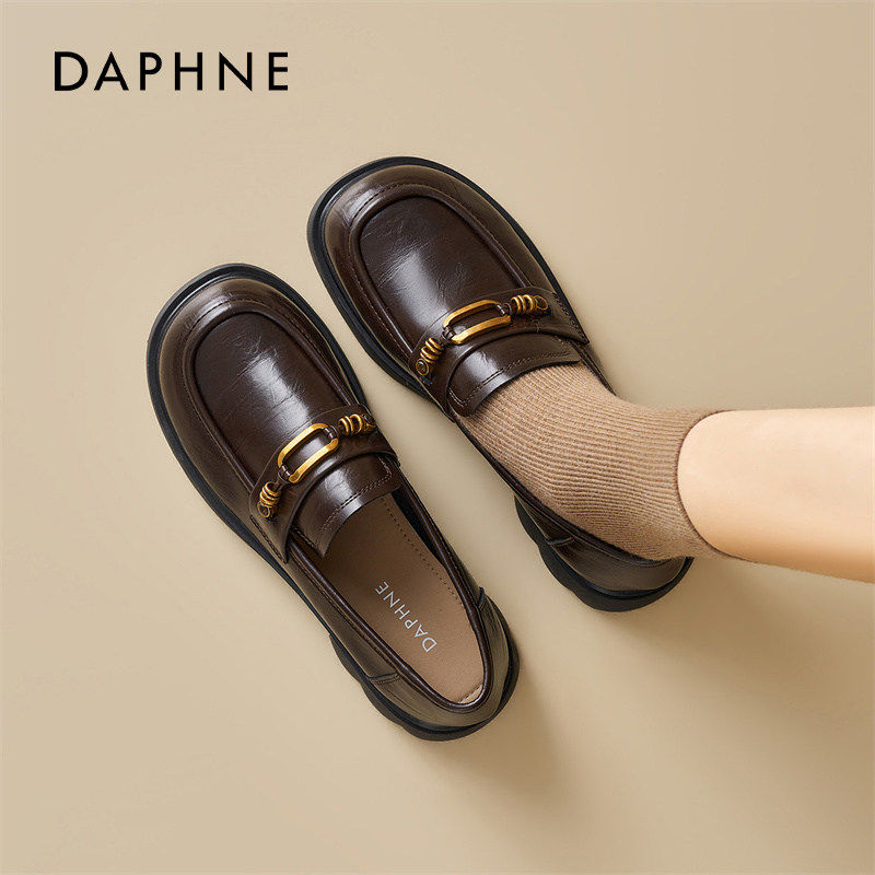 达芙妮乐福鞋女2026新款棕色英伦风小皮鞋软底复古一脚蹬豆豆单鞋,淘宝优惠券,粉丝福利购,淘宝优惠卷