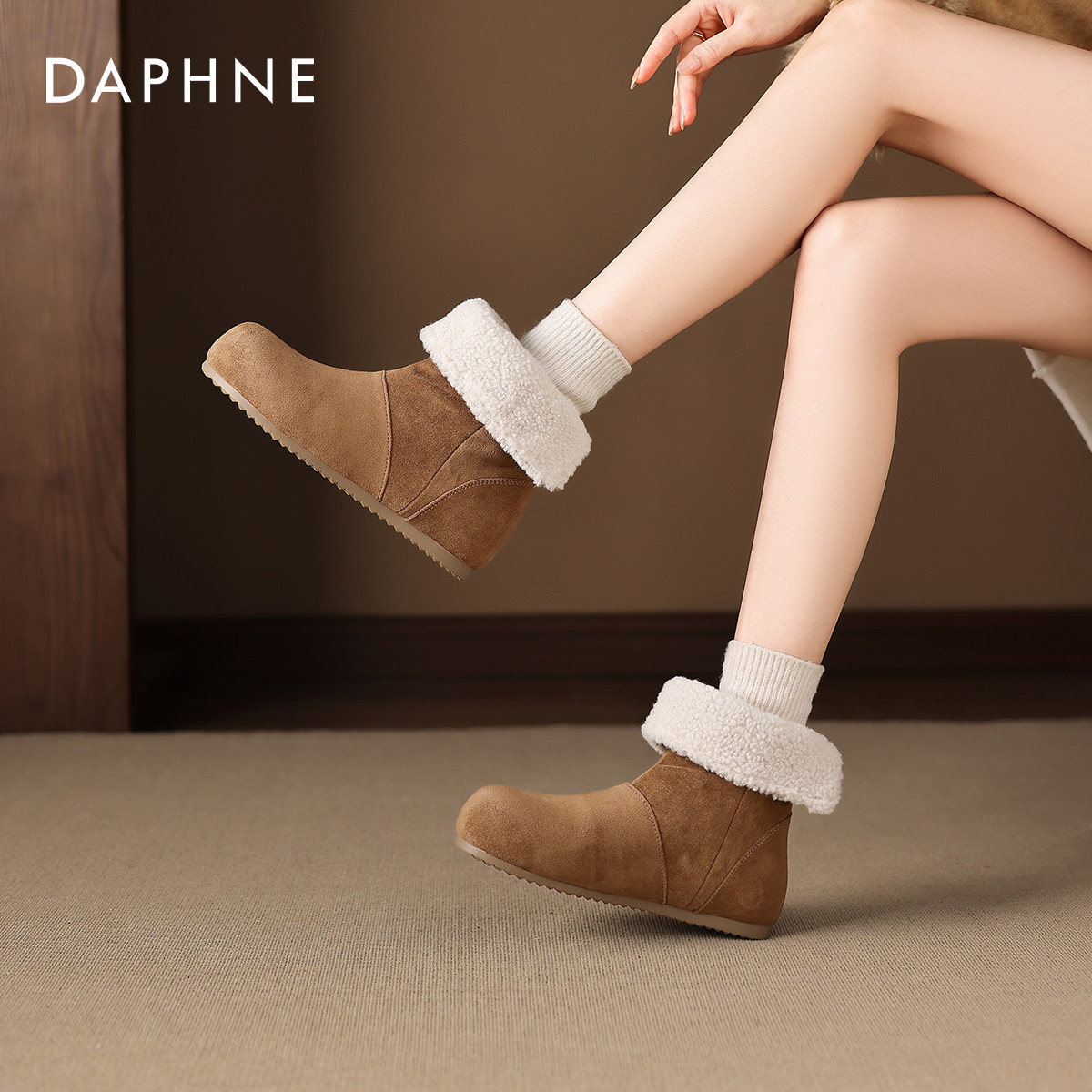达芙妮雪地靴女款冬季2026新款加绒平底勃肯短靴加厚保暖中筒棉靴,淘宝优惠券,粉丝福利购,淘宝优惠卷