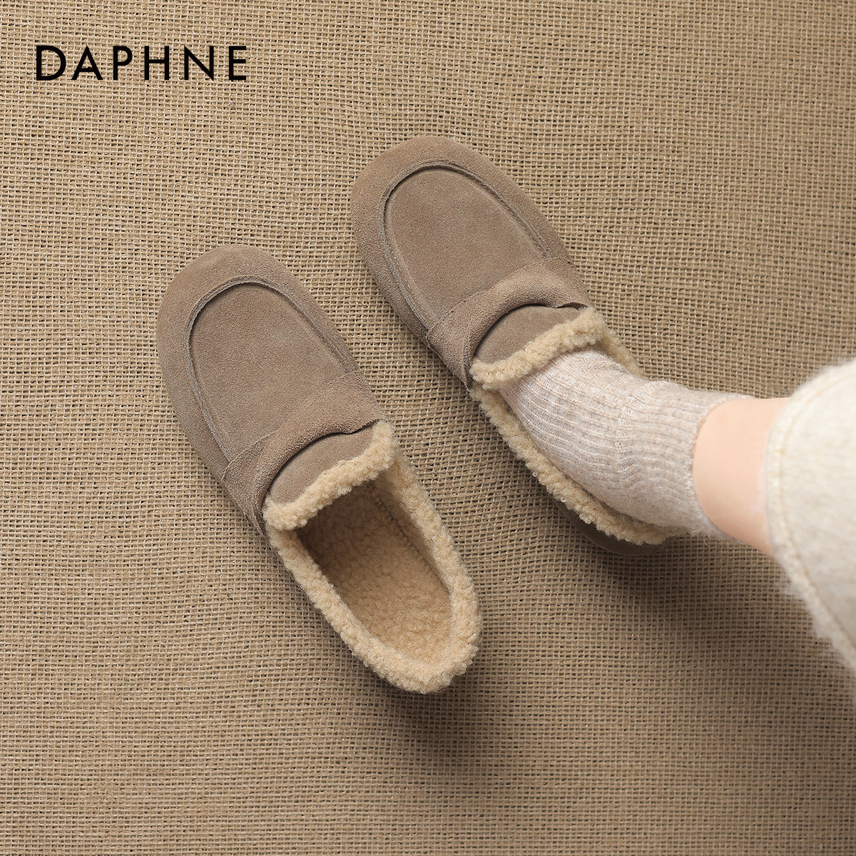 达芙妮平底勃肯鞋女2026新款冬季加绒保暖毛毛鞋子一脚蹬通勤单鞋,淘宝优惠券,粉丝福利购,淘宝优惠卷