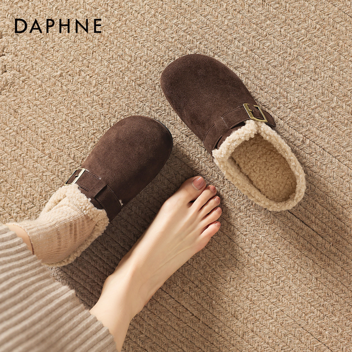 达芙妮加绒勃肯鞋女2025年冬季毛绒半拖鞋一脚蹬懒人鞋平底棉鞋女,淘宝优惠券,粉丝福利购,淘宝优惠卷