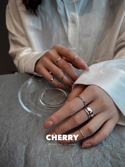 Conjunto de anillos estilo frío europeo y americano.