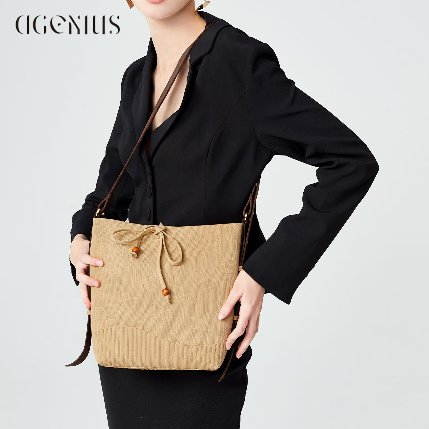 DGENIUS原创水桶包包女2025新款大容量百搭斜挎包编织通勤单肩包 - 图0