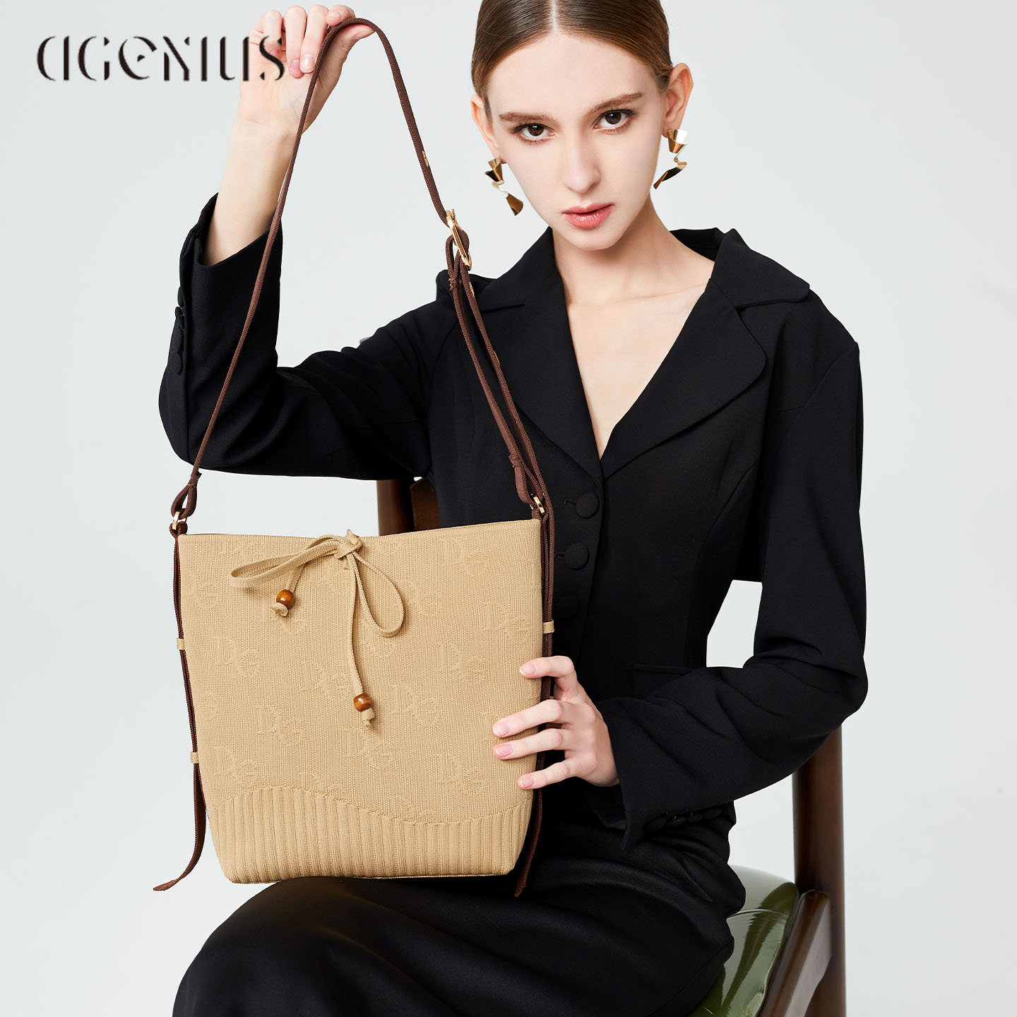 DGENIUS原创水桶包包女2025新款大容量百搭斜挎包编织通勤单肩包 - 图1