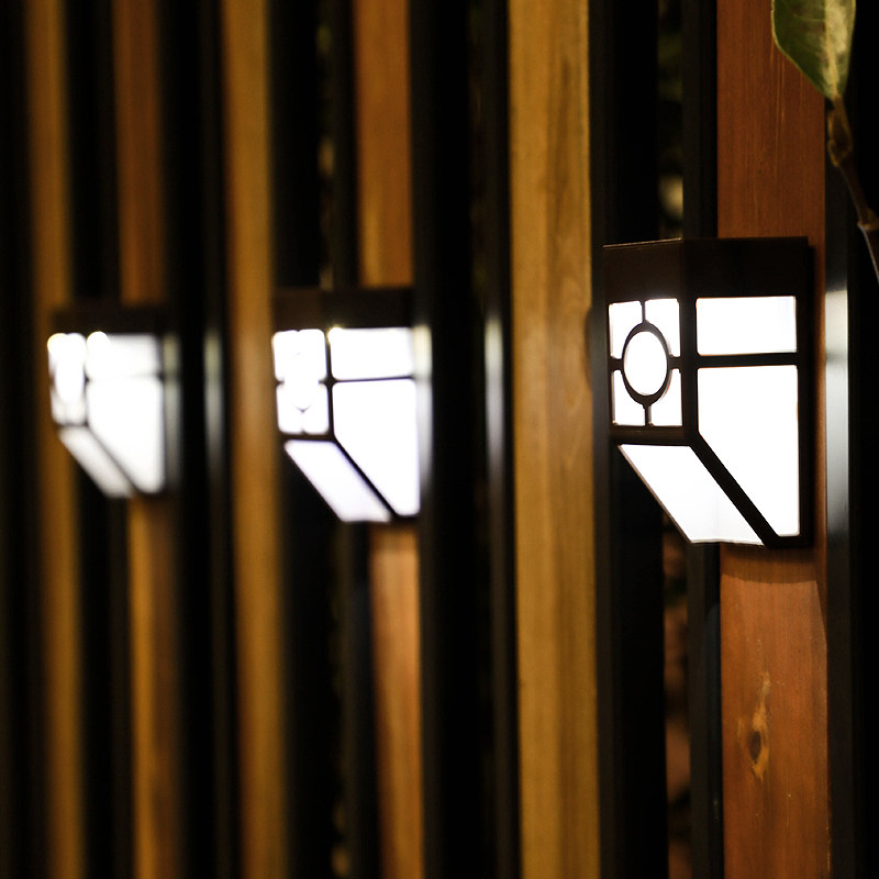 艾瓦信 SL1591 彩色渐变太阳能户外庭院灯 壁灯 天猫优惠券折后￥8.8包邮（￥26.8-18）