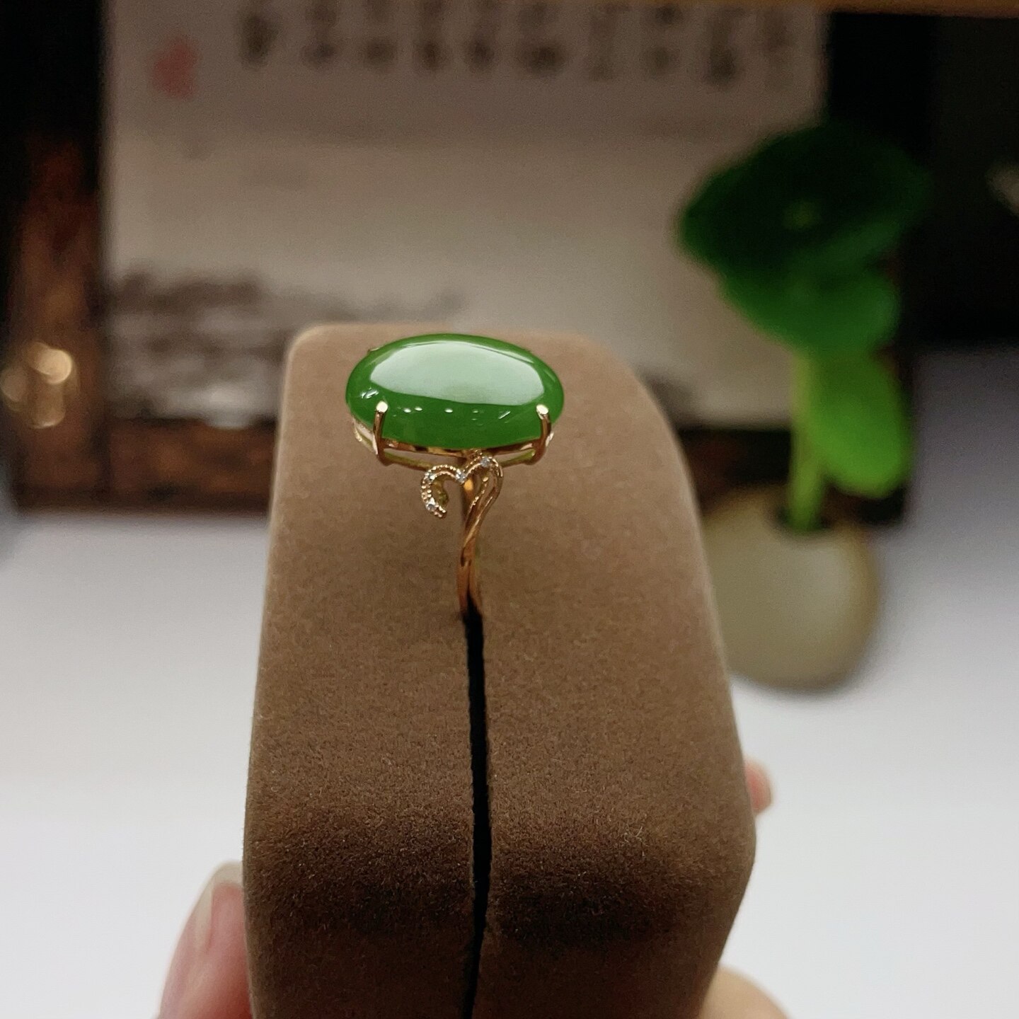 Jasper K gold cabochon ring, 18k gold with South African real diamonds, exquisite multi-diamond inlay, delicate jade quality