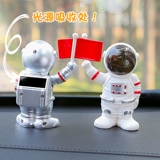 Автомобильные астронавты демонстрируют солнечный качающий автомобиль на автомобиле на автомобиле творческие астронавты.