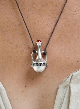 Wens玉髓双耳瓶编织绳长项链