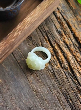 天然新疆和田玉玉器工厂店且末料老料工艺品玉石牡丹花戒指女款