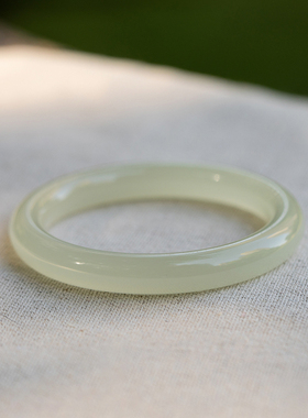 天然青白玉手镯女圆条少冰