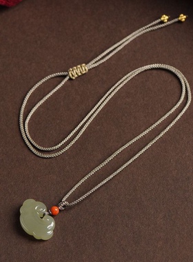 和田玉平安锁吊坠青海料礼