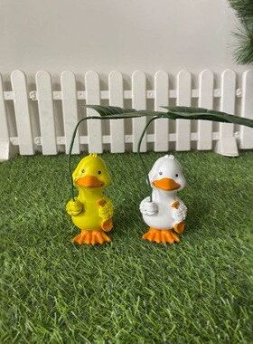 跨境新品 撑伞的小鸭子装饰摆件 拿树叶的小黄鸭阳台庭院装饰摆件