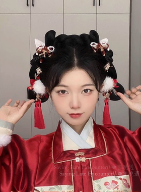 红色流苏毛球对夹汉服国风古风