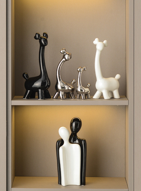 现代简约一家四口鹿陶瓷创意摆件桌面客厅酒柜玄关电视柜家居饰品