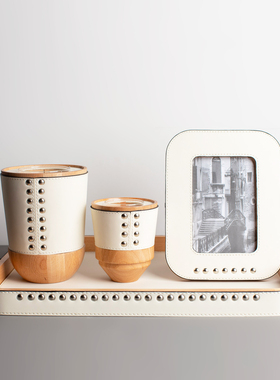 现代简约皮革置物盒首饰盒香薰金属人物实木纸巾盒样板间软装饰品