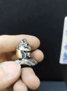 男女黄铜高达机器人强袭