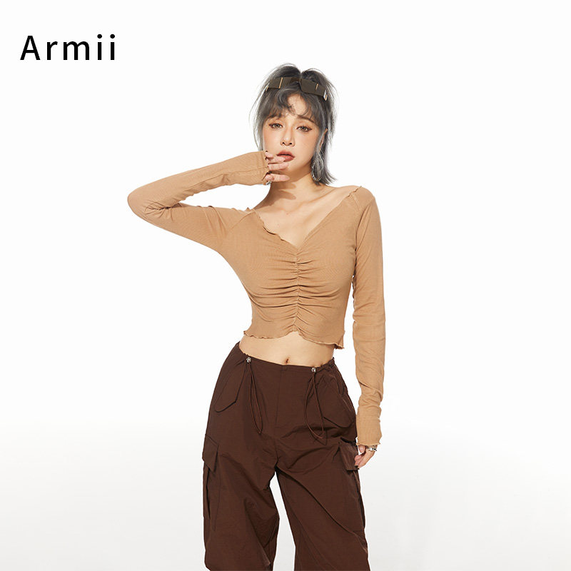 ARMII美式辣妹皱褶短款T恤女早秋新款大V领显瘦修身长袖打底上衣 - 图0