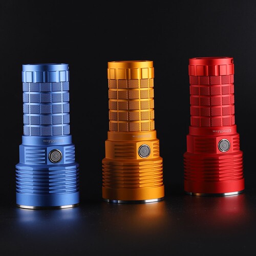 Convoy手电筒 4X18Aluminus SBT90.2,带温控充电口18650 射程1122 - 图3