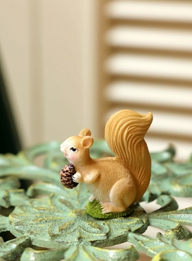 仿真小动物小松鼠抓松果可爱摆件