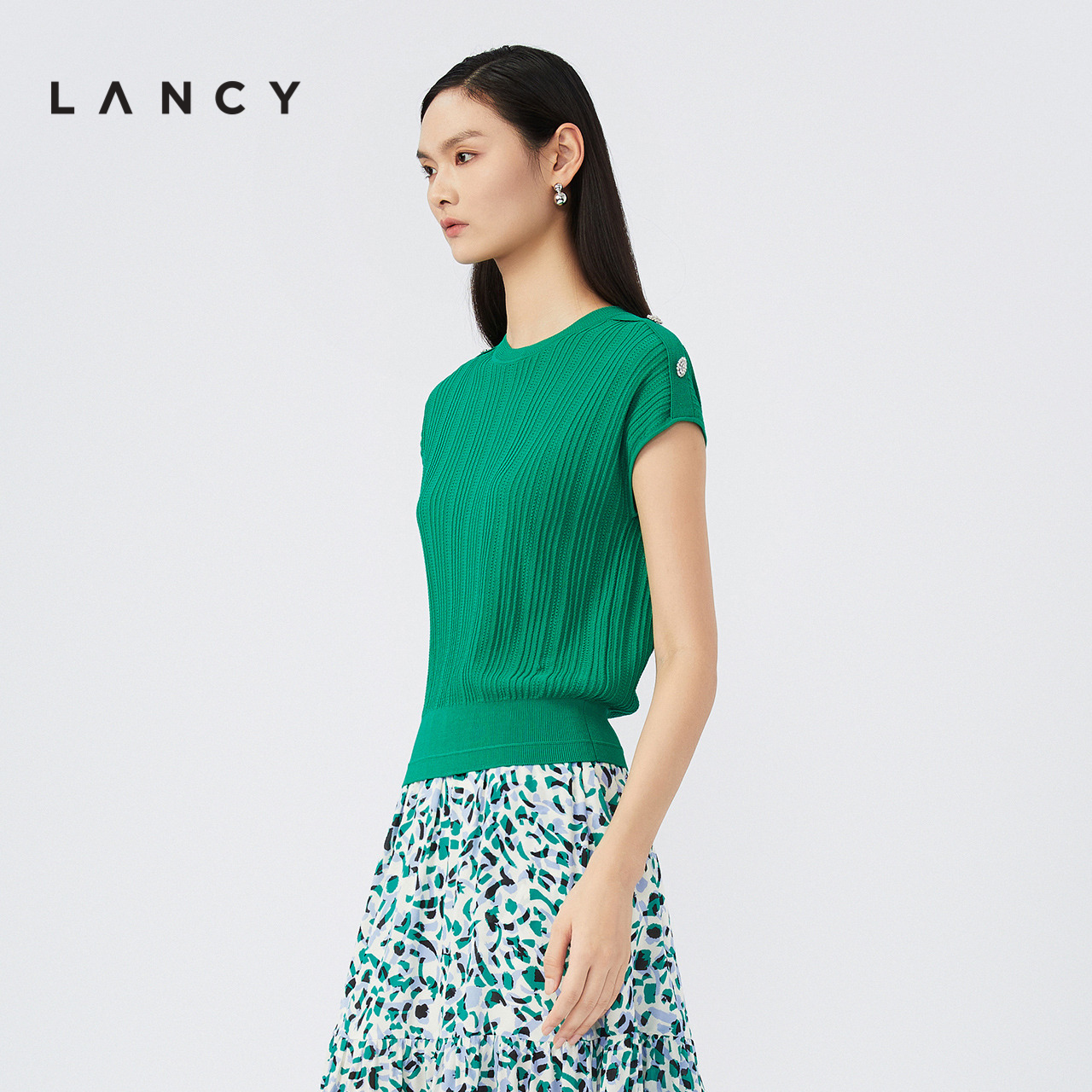 LANCY/朗姿2023夏季新款绿色包肩袖针织衫女宽松显瘦复古竖条提花