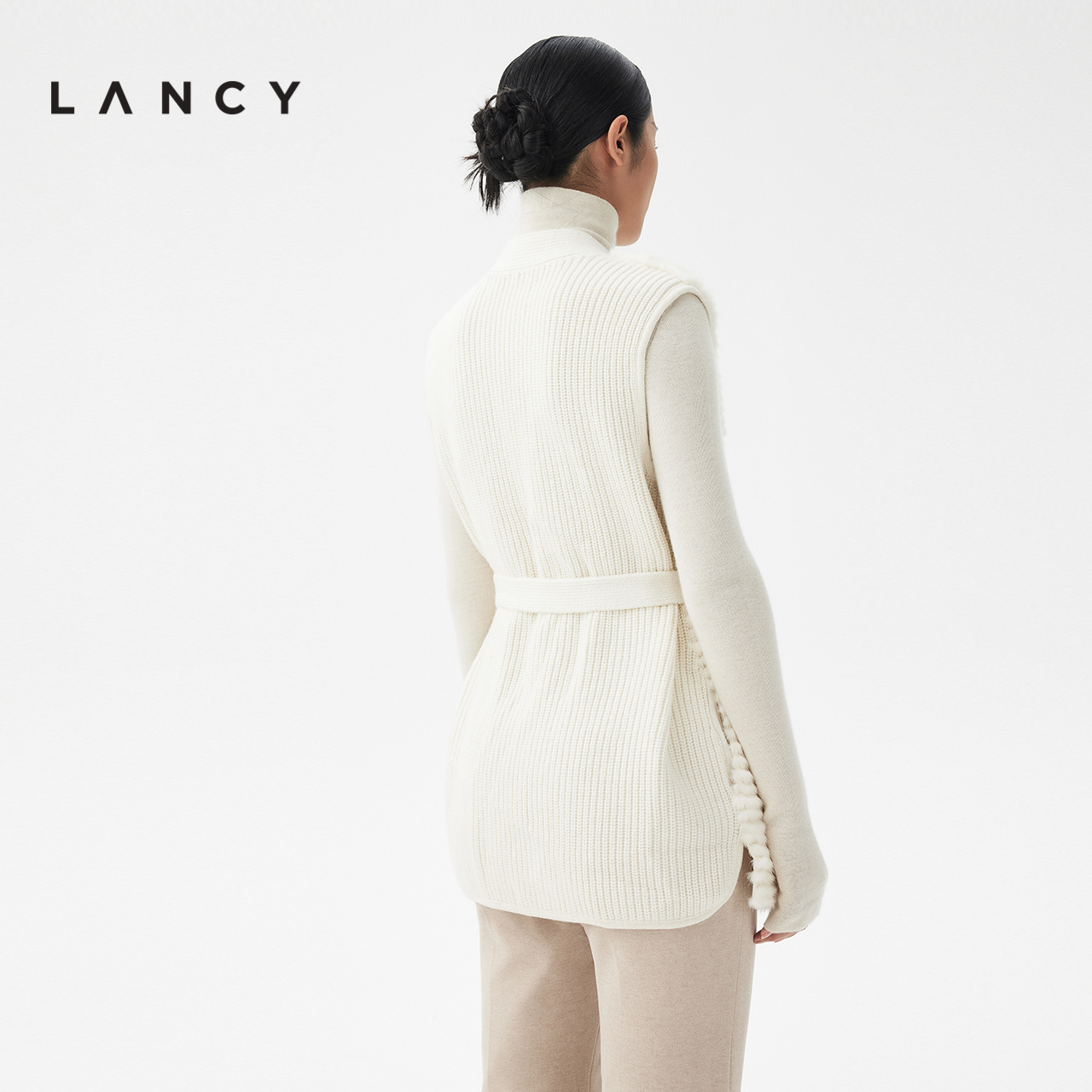 LANCY/朗姿2023秋冬新款白色无袖水貂毛皮草外套女收腰高级感马甲