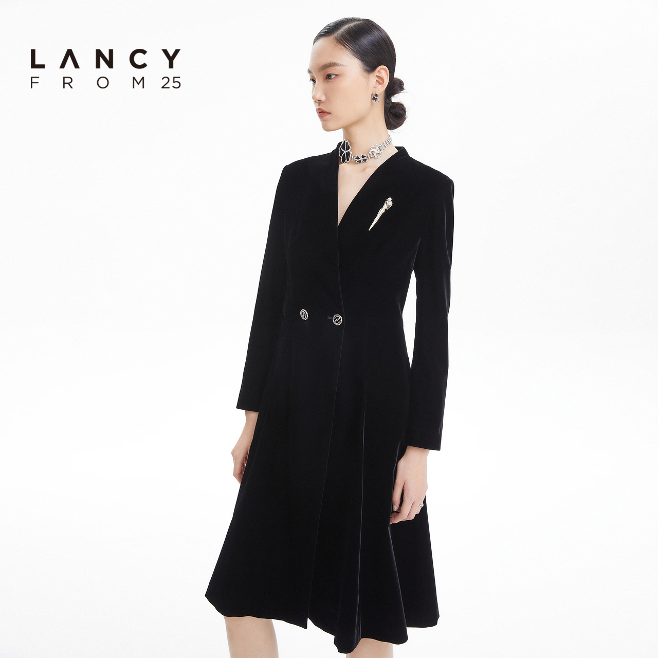 LANCY/朗姿2022秋季新款丝绒中长款风衣女修身大衣收腰高级感外套