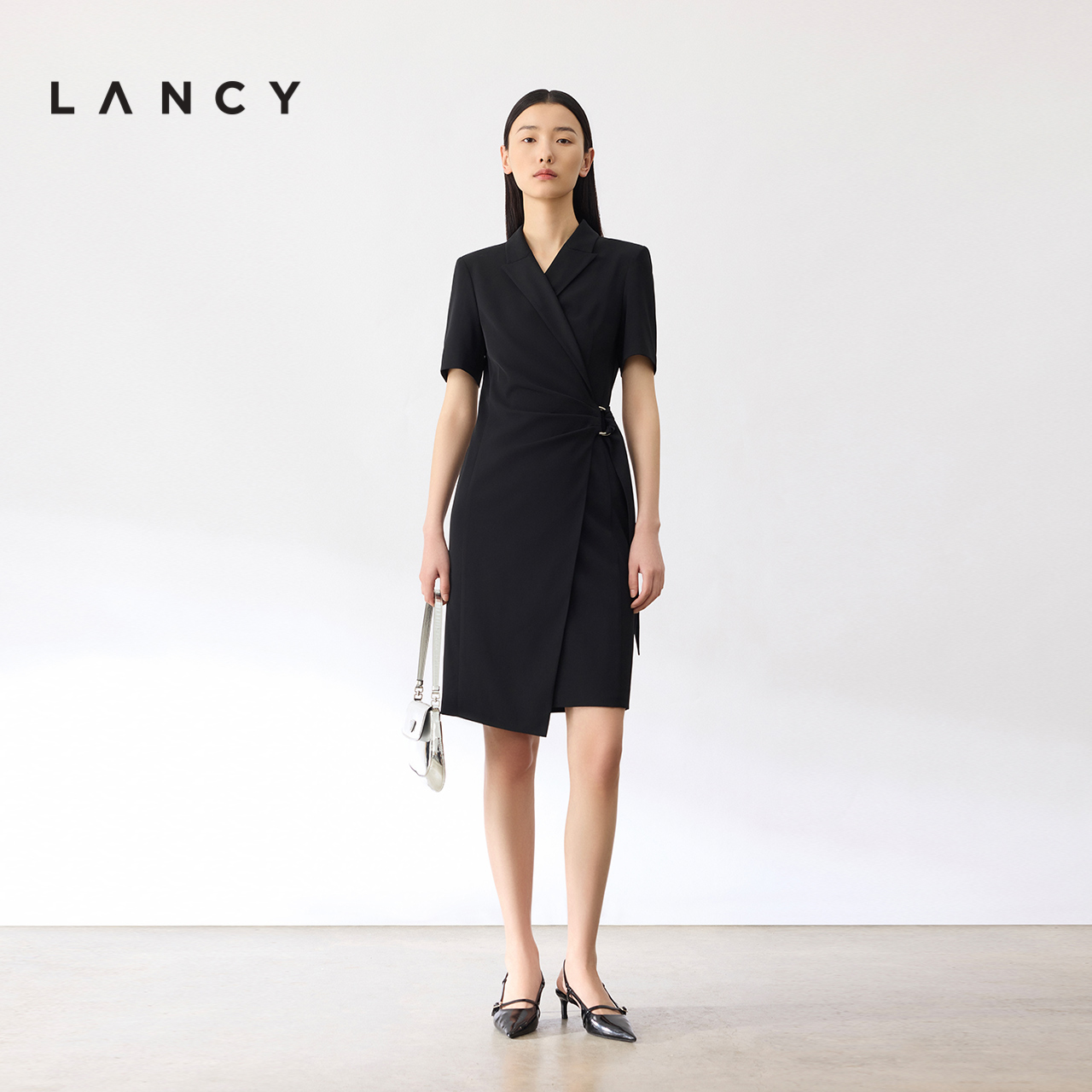 LANCY/朗姿2024夏季新款黑色设计感西装连衣裙女显瘦通勤短袖裙子