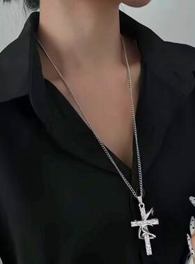 十字架项链男复古做旧风十字架盘蛇缠绕吊坠暗黑长款毛衣项链