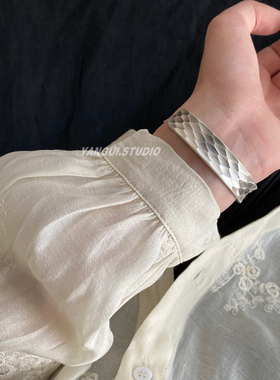 燕归古法蛇纹足银实心手镯