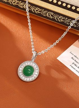 中国风绿色玉髓吊坠项链高级感