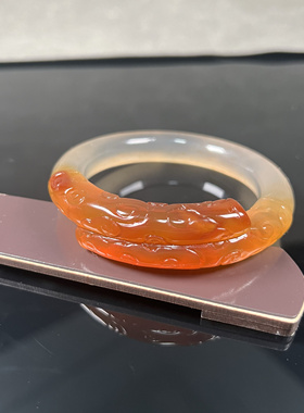 纯天然玛瑙俏色巧雕紧箍咒手镯