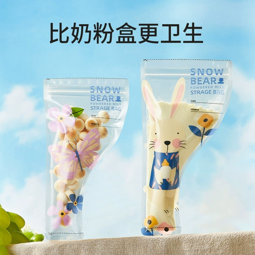 Снежный буйный маленький белый медведь молоко падч