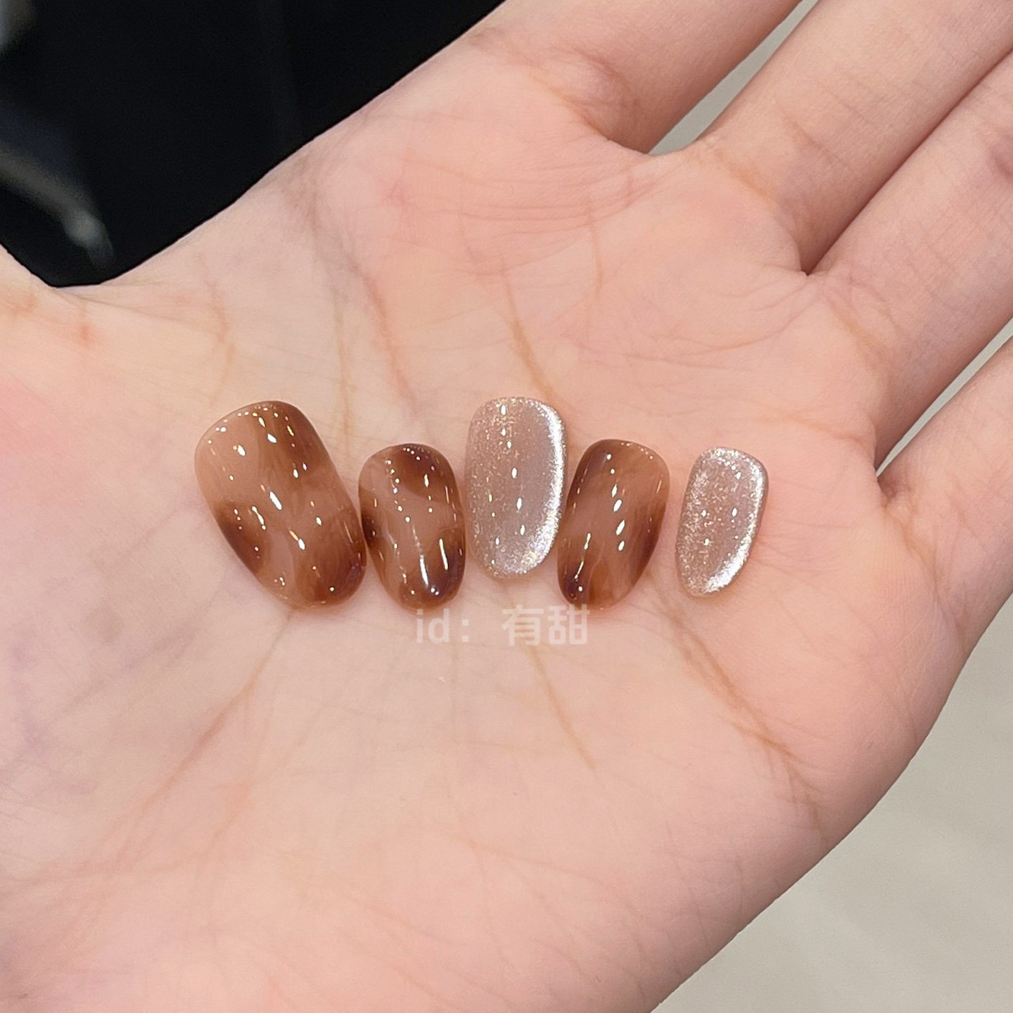秋冬穿戴甲短款显白琥珀穿戴美甲2025新款高级感手工猫眼指甲贴片,淘宝优惠券,粉丝福利购,淘宝优惠卷