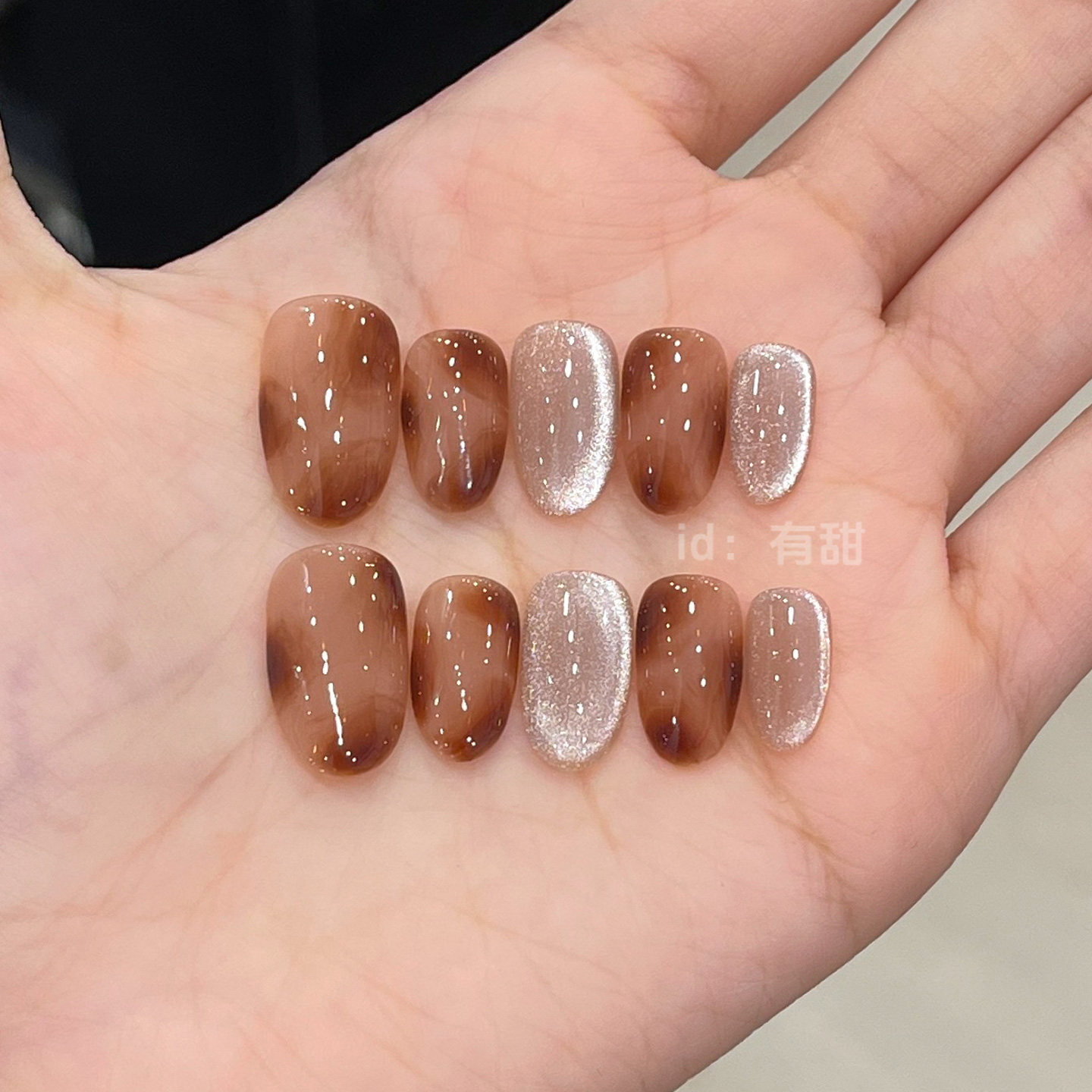 秋冬穿戴甲短款显白琥珀穿戴美甲2025新款高级感手工猫眼指甲贴片,淘宝优惠券,粉丝福利购,淘宝优惠卷