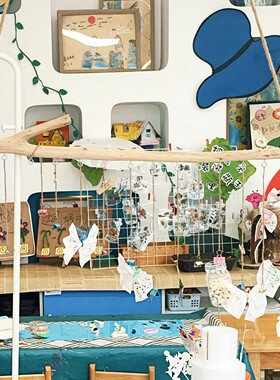 幼儿园教室区域隔断吊饰实木作品展示美工区架子装饰自然材料diy